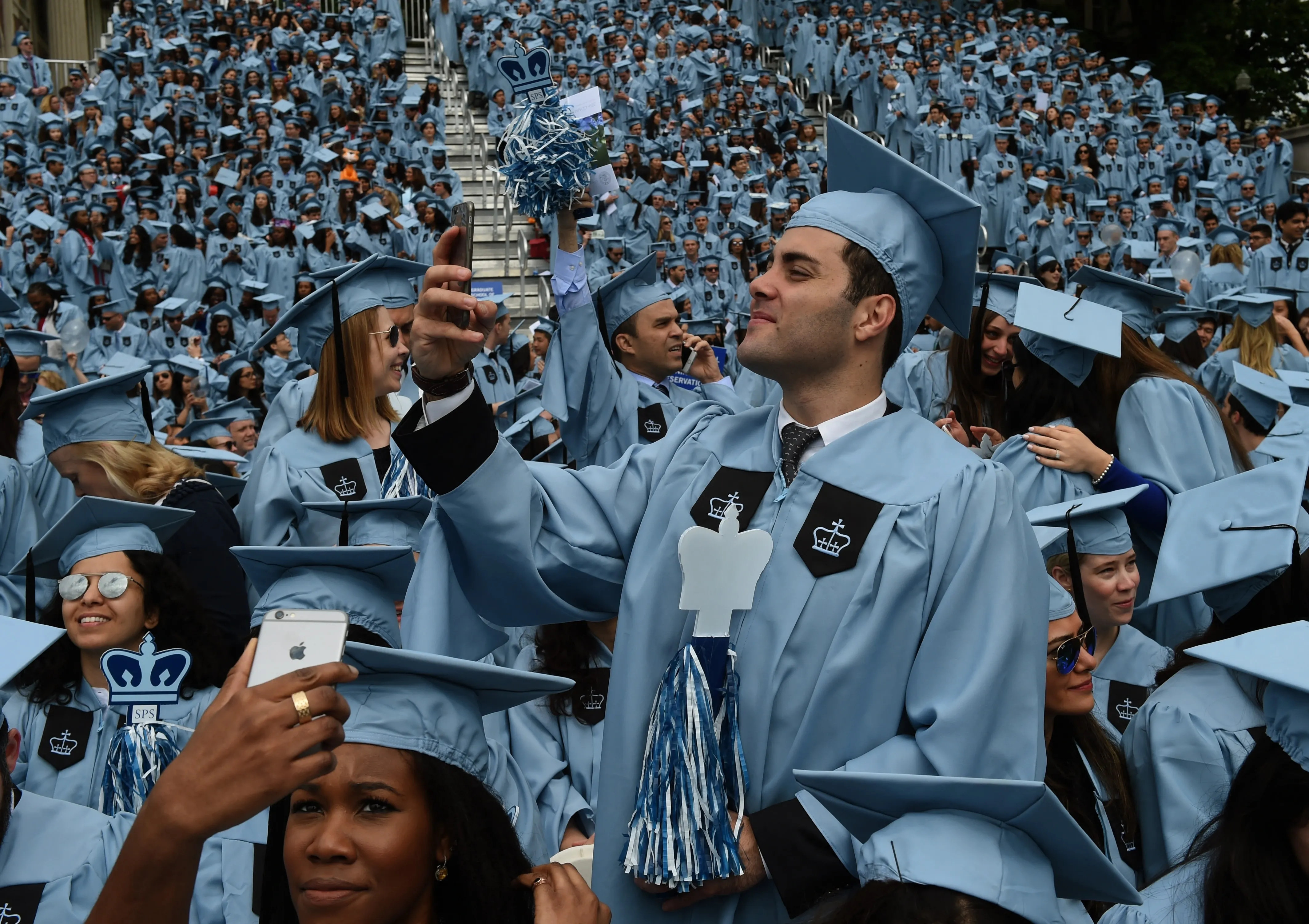 La fábrica de títulos universitarios